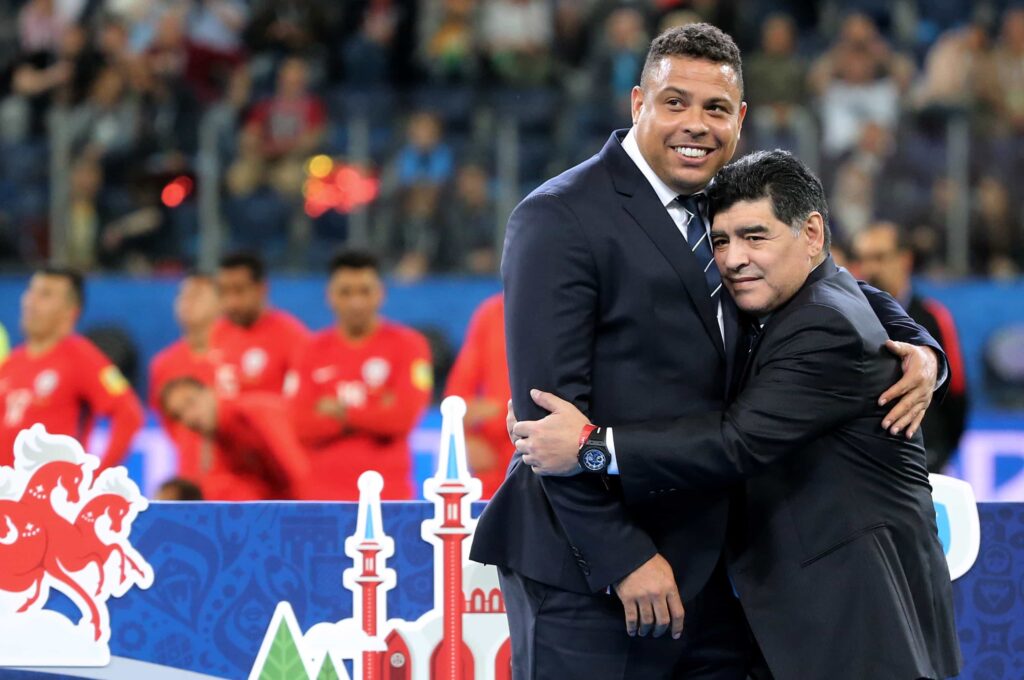 ¿Cuánto te costaría tener un mechón de Maradona o la playera de Ronaldo? subasta objetos deportivos