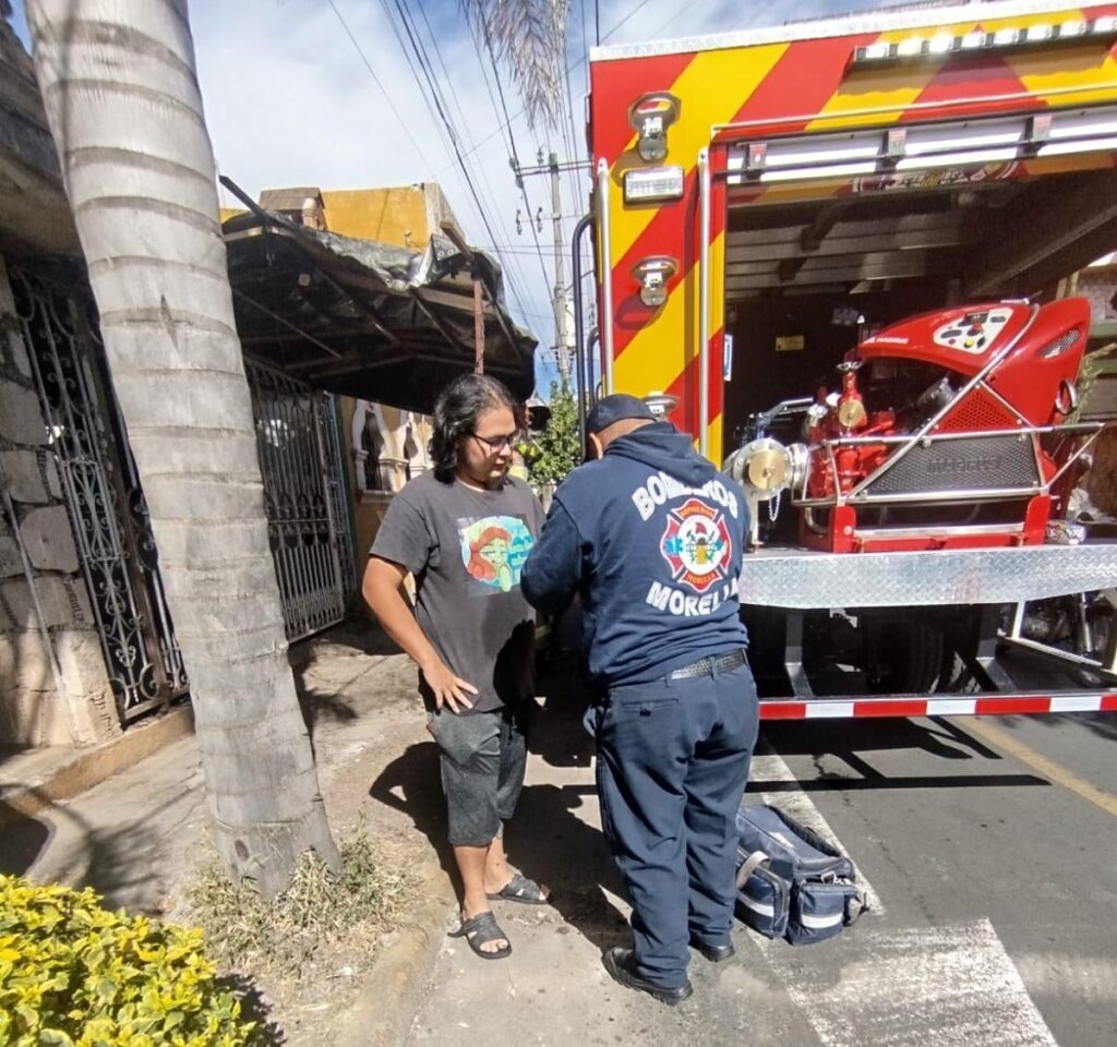 Se registra incendio de casa en colonia Villa Universidad en Morelia