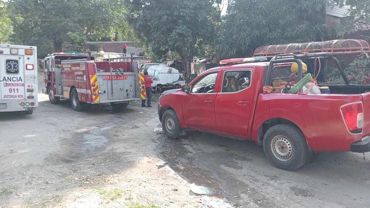 Sujeto fuera de sus cabales incendia su casa en Apatzingán