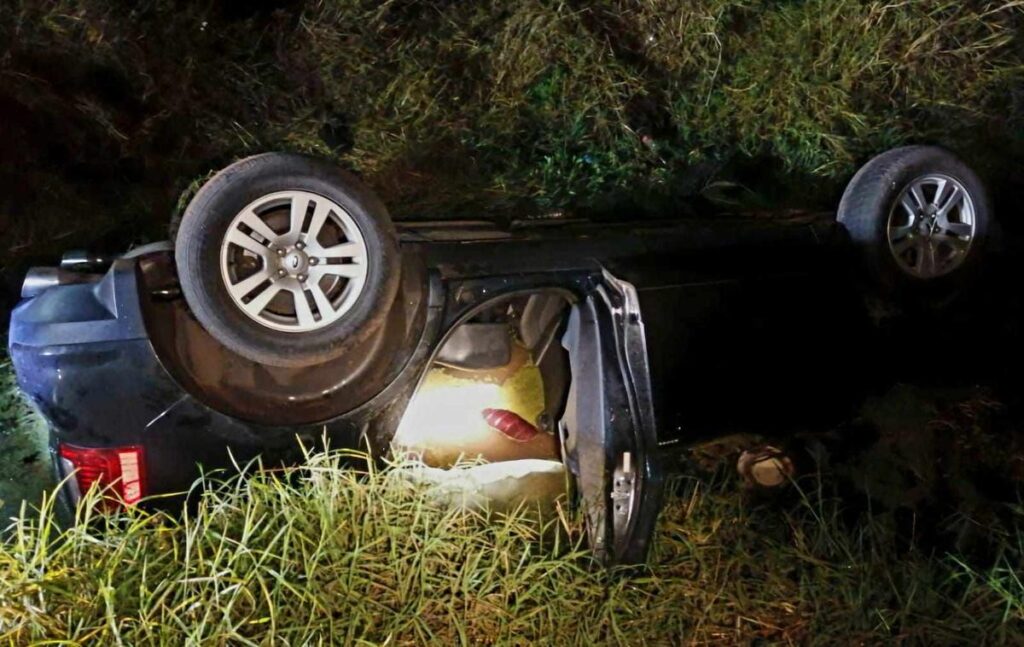 volcadura de camioneta en Tangancícuaro