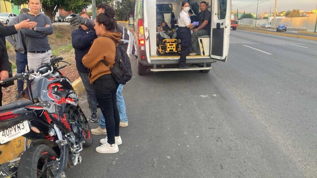 2 accidentes de motocicletas en el libramiento de Morelia; hay 2 heridos