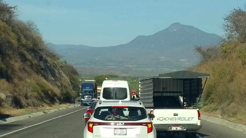 Accidente autopista Siglo XXI: Plataforma se desprende de tráiler-2