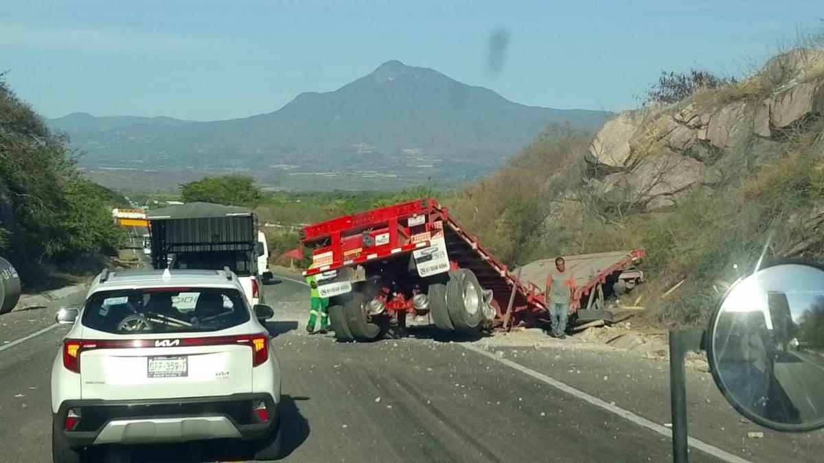 Accidente autopista Siglo XXI: Plataforma se desprende de tráiler