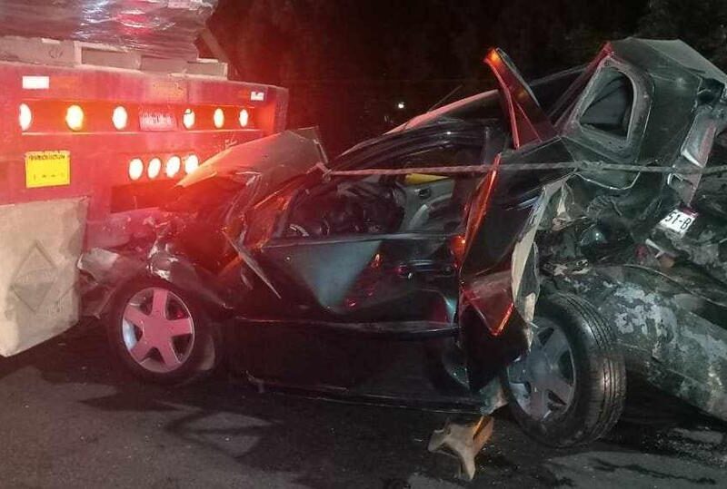 accidente, Camioneta choca contra auto en el libramiento de Morelia; familia queda herida