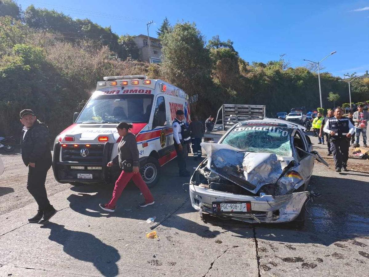 Accidente: Choque entre camioneta y auto deja 6 heridos en Zitácuaro