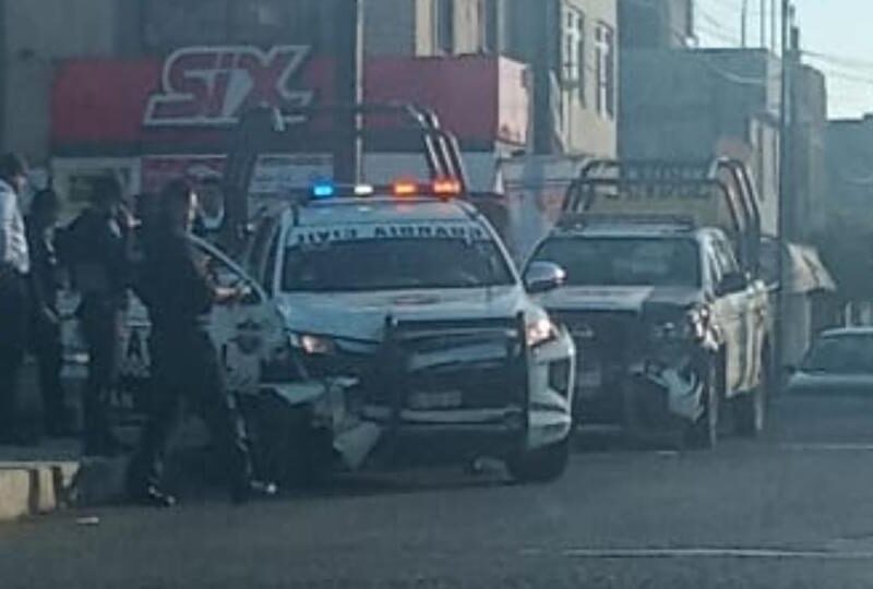 Accidente de patrulla de la GC se impacta contra banqueta de puente al norte de Morelia