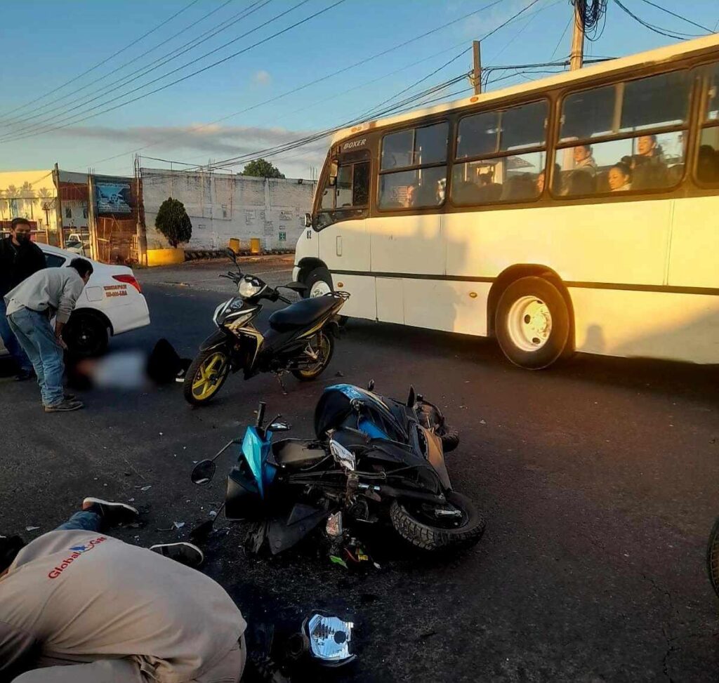 accidente vial deja 2 heridos en el Libramiento de Uruapan