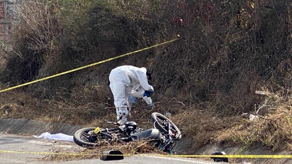 Adolescente muere en accidente de moto sobre la Morelia-Mil Cumbres; hay 1 herido-1