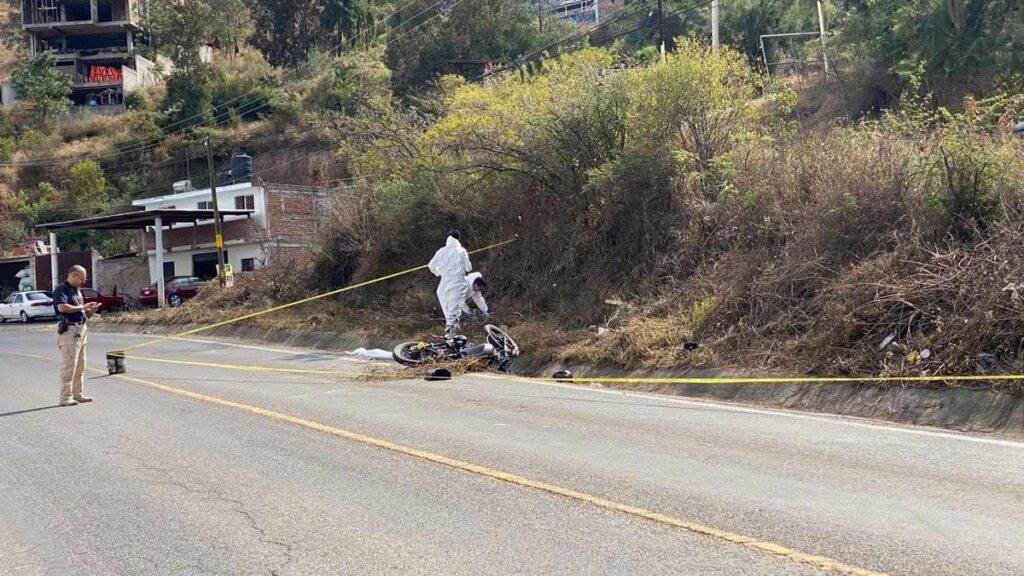 Adolescente muere en accidente de moto sobre la Morelia-Mil Cumbres; hay 1 herido