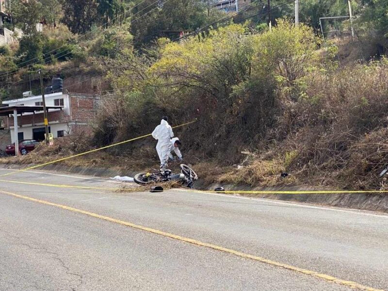 Adolescente muere en accidente de moto sobre la Morelia-Mil Cumbres; hay 1 herido