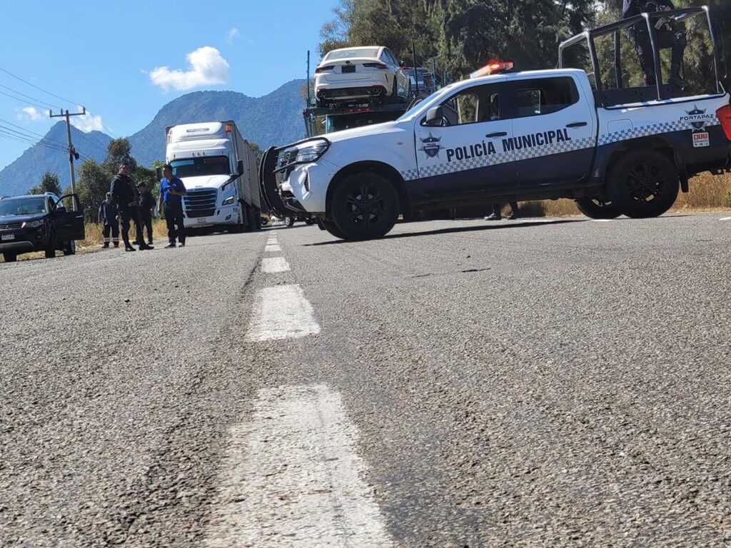 Balacera en la Morelia-Pátzcuaro resulta en presuntos robacoches detenidos