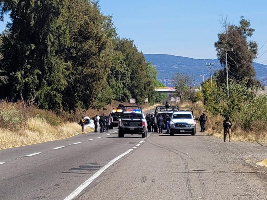 Balacera en la Morelia-Pátzcuaro resulta en presuntos robacoches detenidos 2