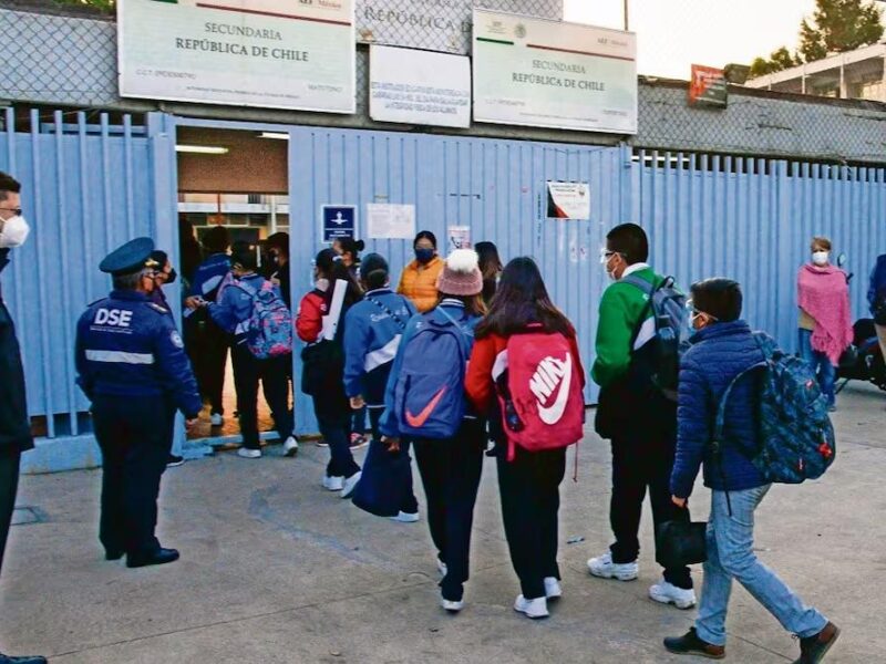 calendario escolar 2025 puentes y días feriados