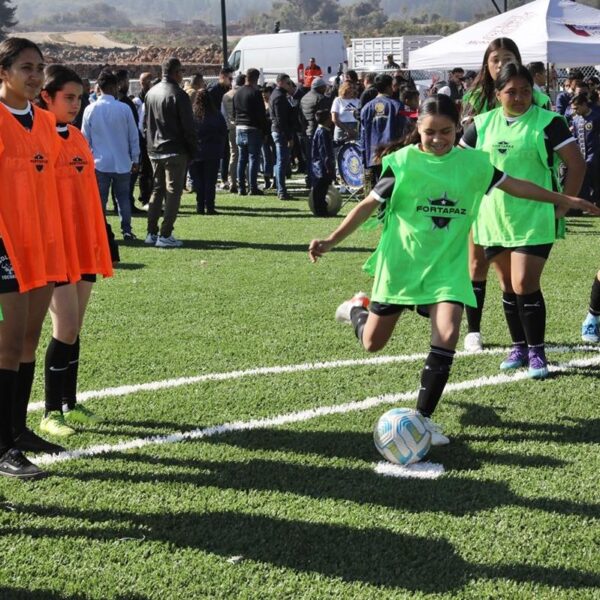 Julio Arreola y gobernador inauguran cancha Espazio 200 en Pátzcuaro