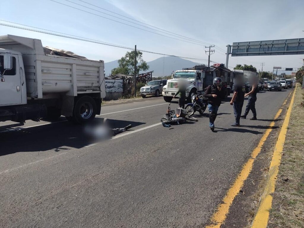 choque entre ciclista y motociclista al poniente de Morelia; hay 3 heridos