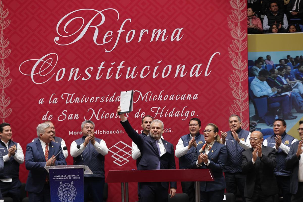 Con reforma a la UMSNH triunfa la libertad y democracia; firma Bedolla decreto de promulgación