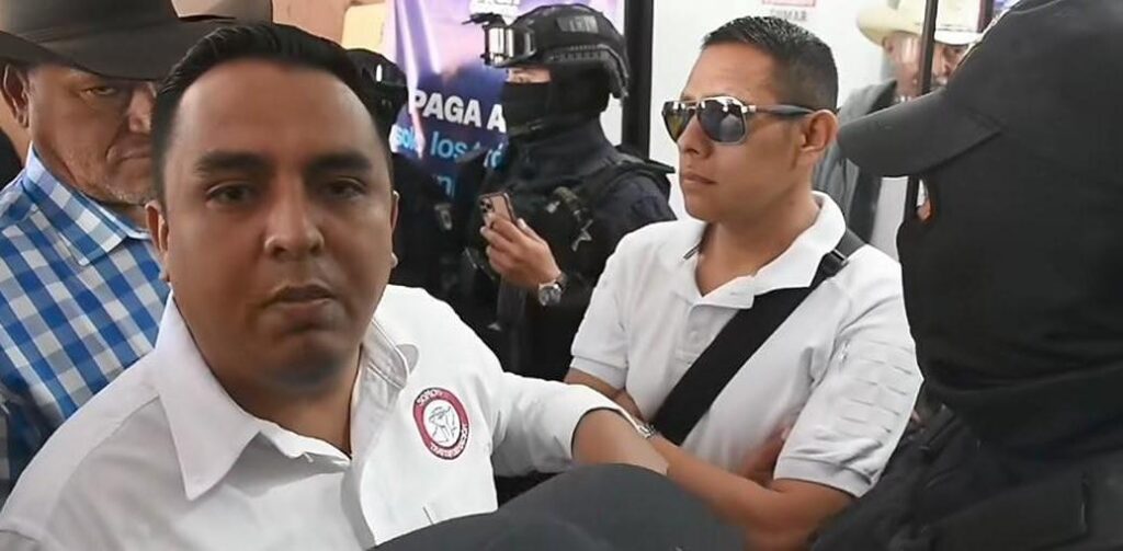 conflicto político en Zamora: Policías niegan acceso al ayuntamiento a regidor de Morena