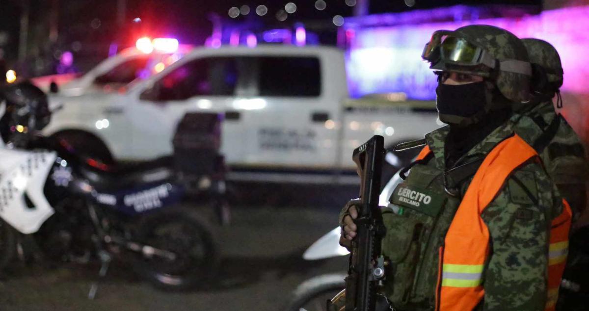 dejan 3 cabezas cercenadas por frente al Teatro Constitución del Apatzingán