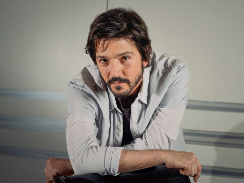 Diego Luna reflexiona sobre su nominación a los Globos de Oro