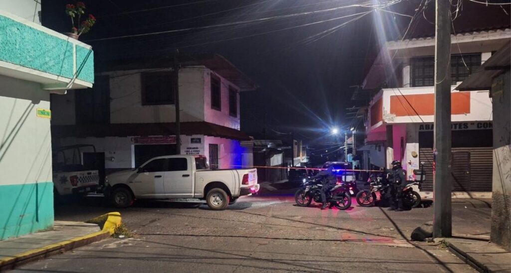 Dos muertos y un herido, tras ataque armado en el Barrio Agua Blanca de Uruapan