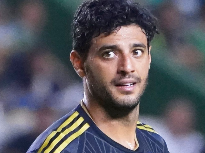 El futbolista mexicano, Carlos Vela, pierde su casa en Malibú a causa de los incendios