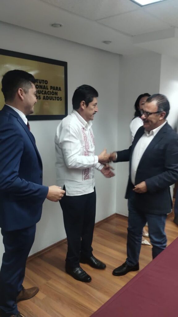 Elesban Aparicio Cuiriz asume la dirección del INEA en Michoacán-1