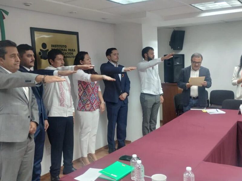 Elesban Aparicio Cuiriz asume la dirección del INEA en Michoacán