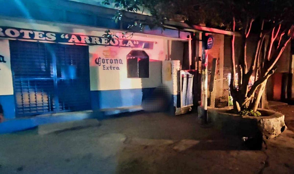 En Charo asesinan a una mujer afuera de tienda en La Goleta