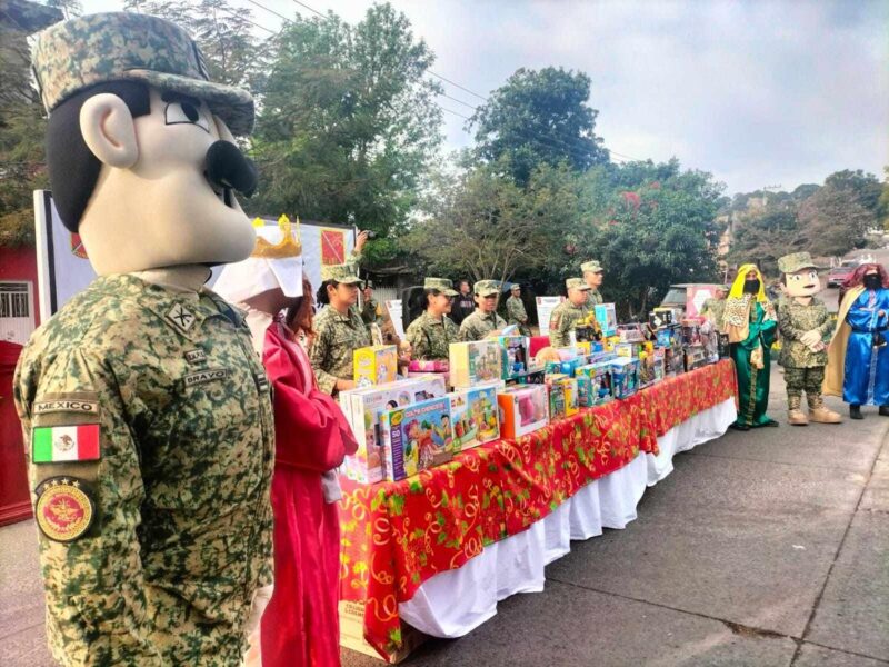 entrega de juguetes Uruapan Ejército Día de Reyes