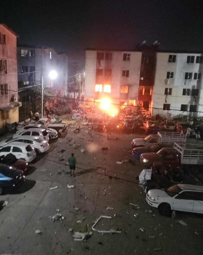 Explosión en edificio de Lázaro Cárdenas, deja un fallecido y varios heridos