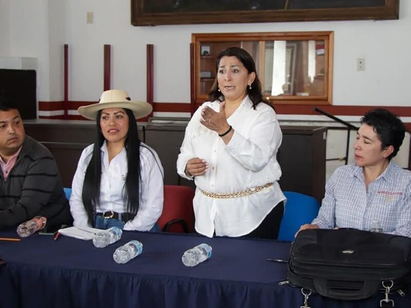 Fortalece Alma Mireya González el Desarrollo Rural en Quiroga