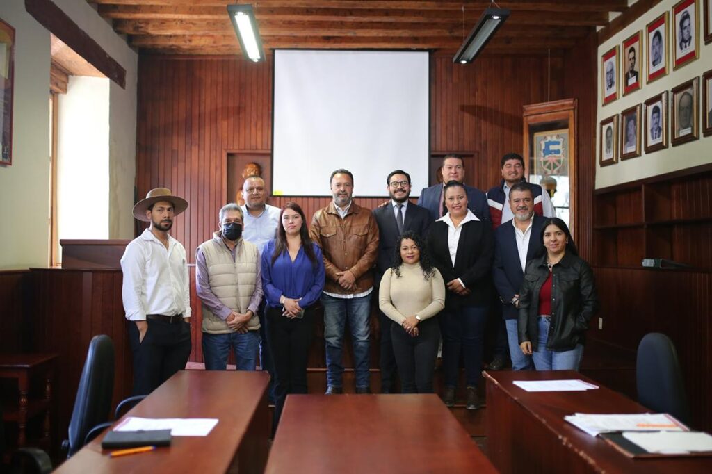 Francisco Rojas Garnica, nuevo Contralor Municipal de Pátzcuaro, Michoacán, Julio Arreola