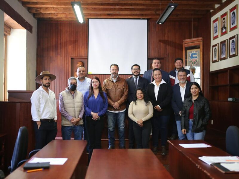 Francisco Rojas Garnica, nuevo Contralor Municipal de Pátzcuaro, Michoacán, Julio Arreola