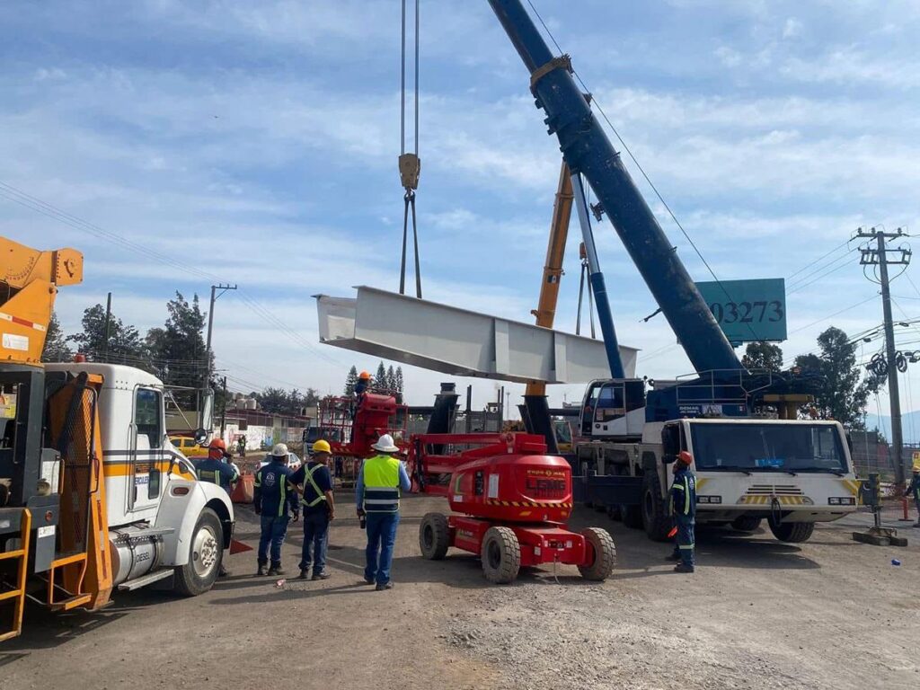 Gobierno estatal lleva a cabo tres distribuidores viales en Morelia