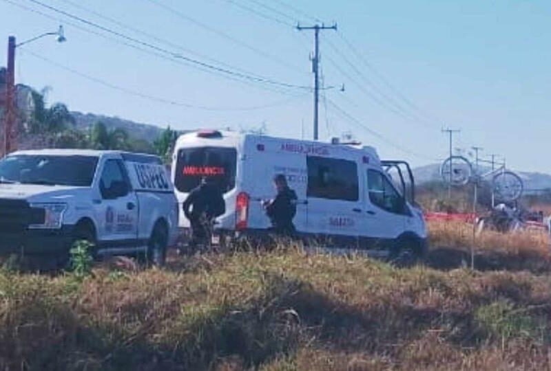 Hallan 2 jóvenes ejecutados a la orilla de la carretera libre Morelia-Salamanca