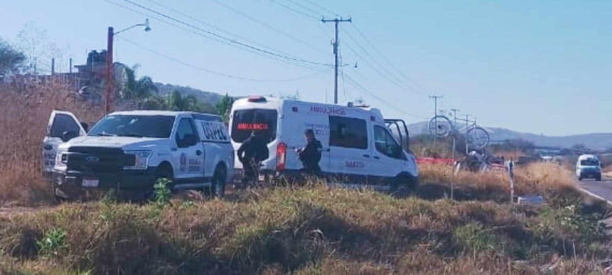 Hallan 2 jóvenes ejecutados a la orilla de la carretera libre Morelia-Salamanca