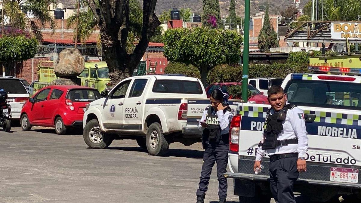 Hombre sufre infarto y muere afuera de la base central de Bomberos de Morelia