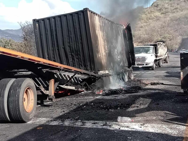 identifican al chófer de pipa qué murió calcinado en accidente autopista Siglo XXI