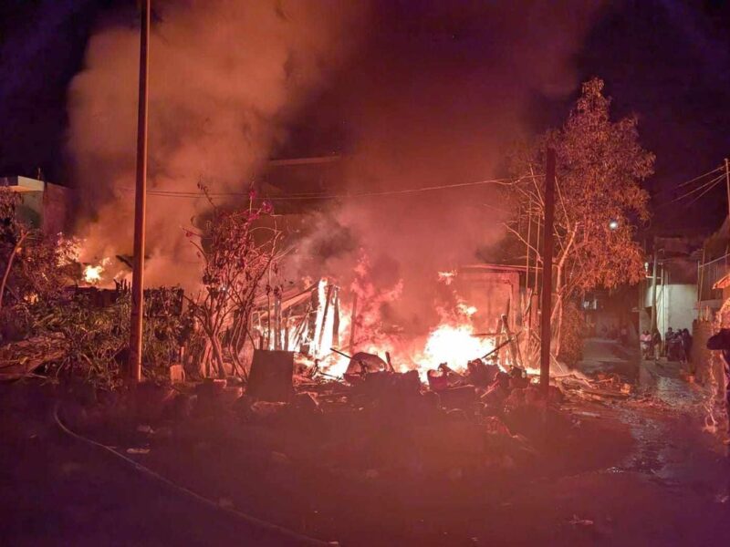 Incendio arrasa vivienda en la colonia La Cedrera, Uruapan