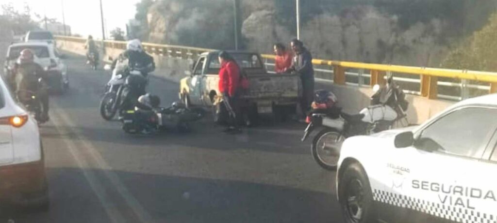 Joven motociclista choca contra camioneta al norte de Morelia