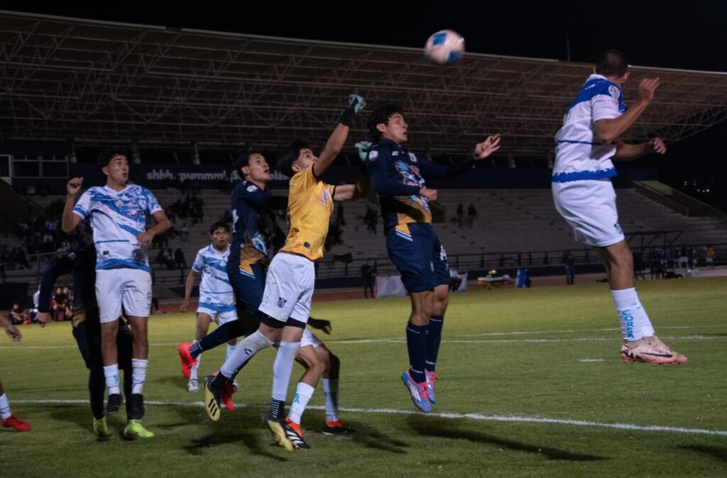 La Furia Azul de Pátzcuaro le arrebata dos puntos a los Zorros de la Universidad Michoacana