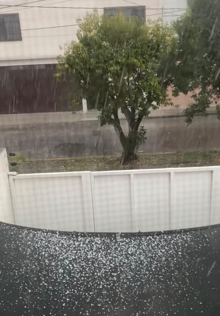 Lluvia y granizo sorprenden a morelianos este domingo en Morelia 1