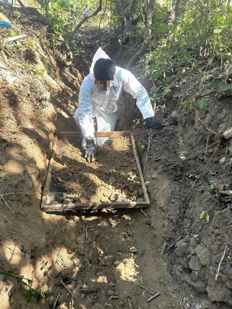 Localizan restos óseos en zona cerril de Aquila 2