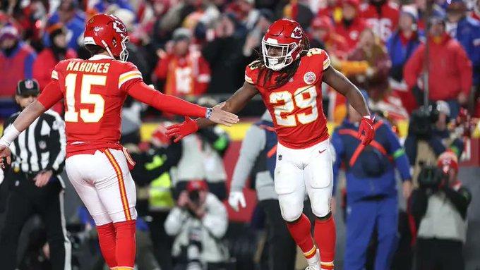 Los Chiefs doblegan a Bills para buscar el tricampeonato de la NFL