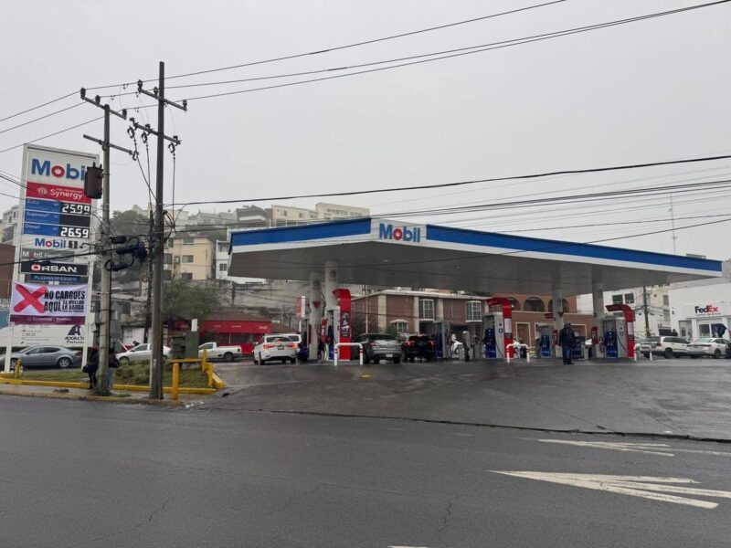 Manta precios altos gasolina Nuevo León