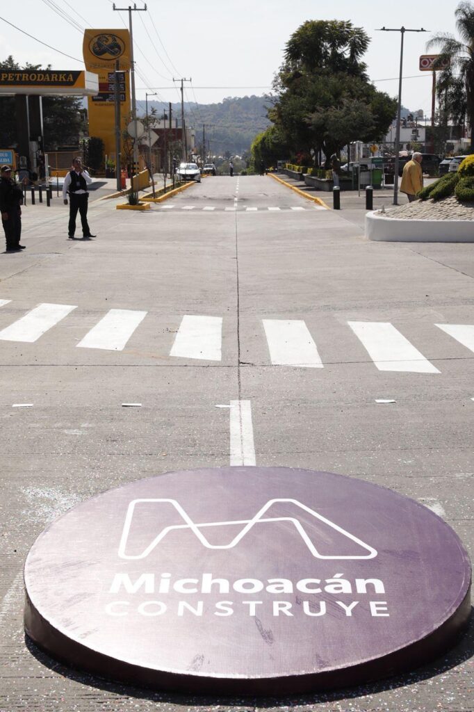 Michoacán apuesta por la movilidad en Los Reyes y Tingüindín