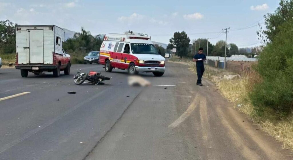 muerte motociclista choque camioneta Tangancícuaro