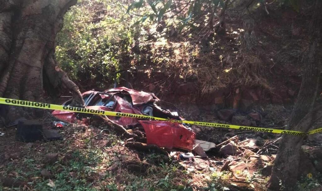 muerto caída auto a barranca Tzitzio 2