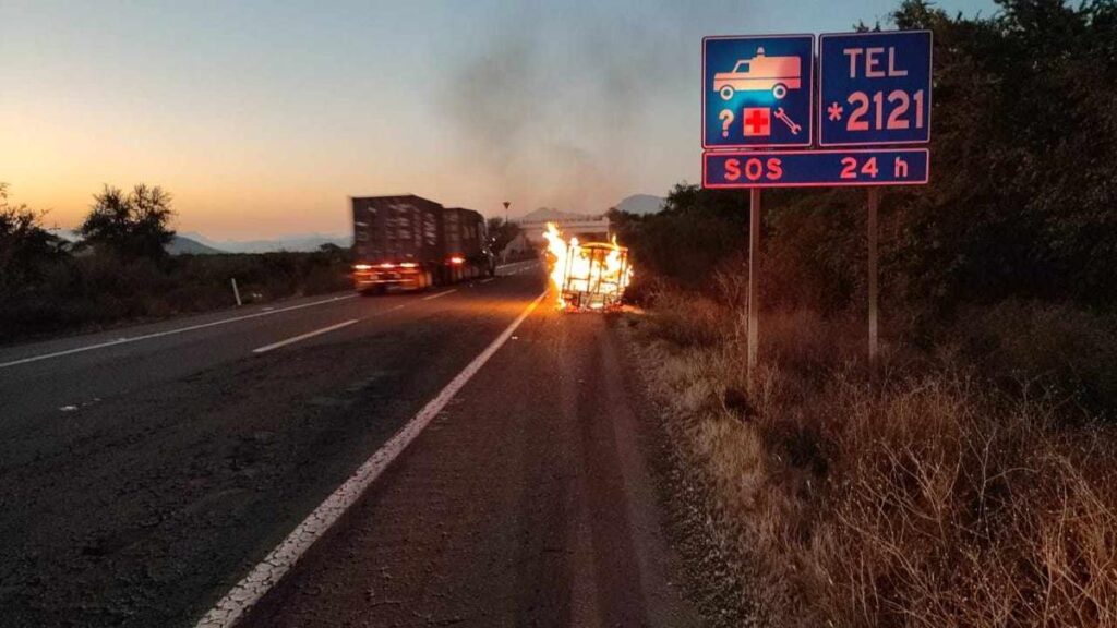 Ocurren al menos 3 accidentes en distintos puntos de la autopista Siglo XXI-2