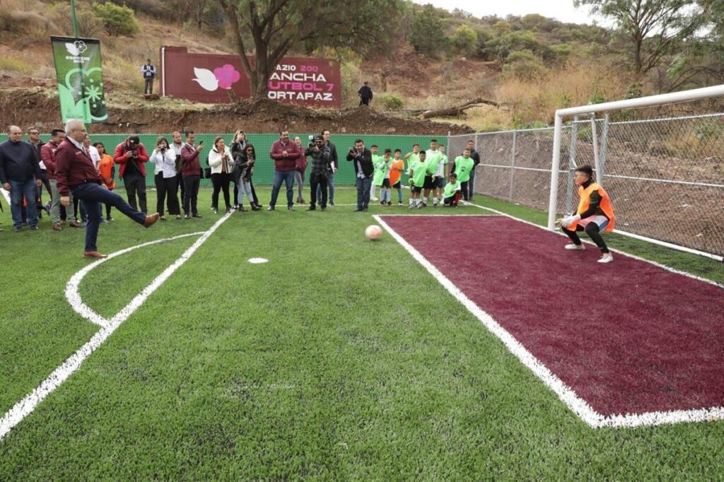 Para la prevención del delito, inaugura Bedolla cancha en Tarímbaro1